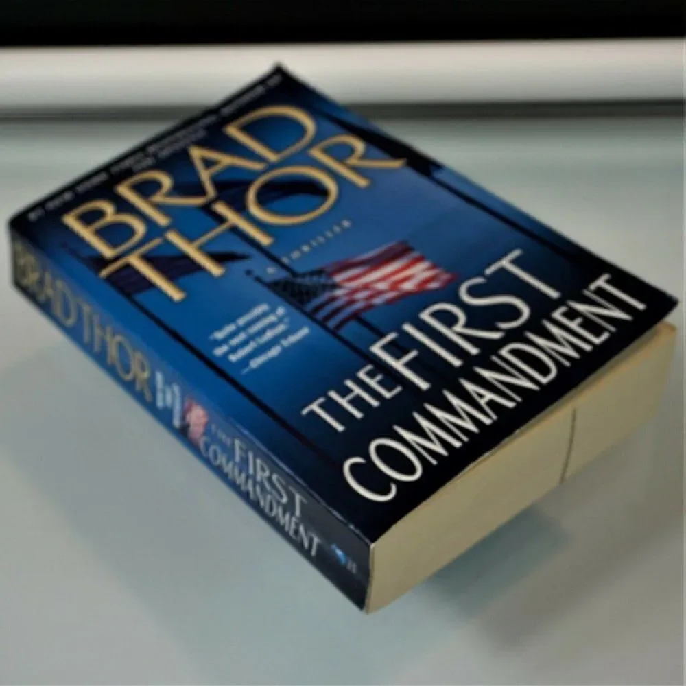 The First Commandment: A Thriller by Brad Thor 2009 Paperback